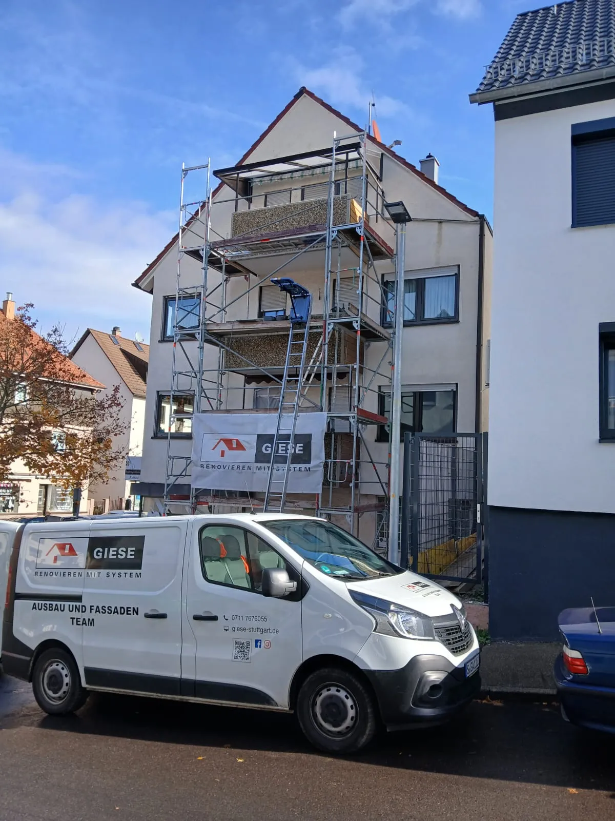 Eingerüstete Fassade während einer energetischen Sanierung