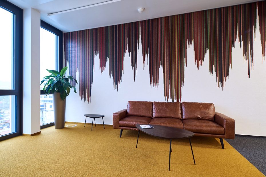 Hochwertige Tapezierarbeiten in einem modernen Stuttgarter Büro im Europaviertel 15